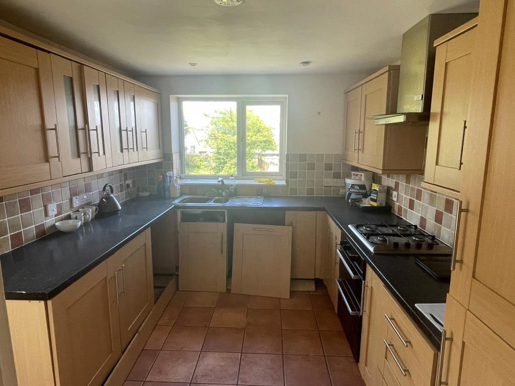 Lot: 102 - BAY FRONTED HOUSE FOR IMPROVEMENT -